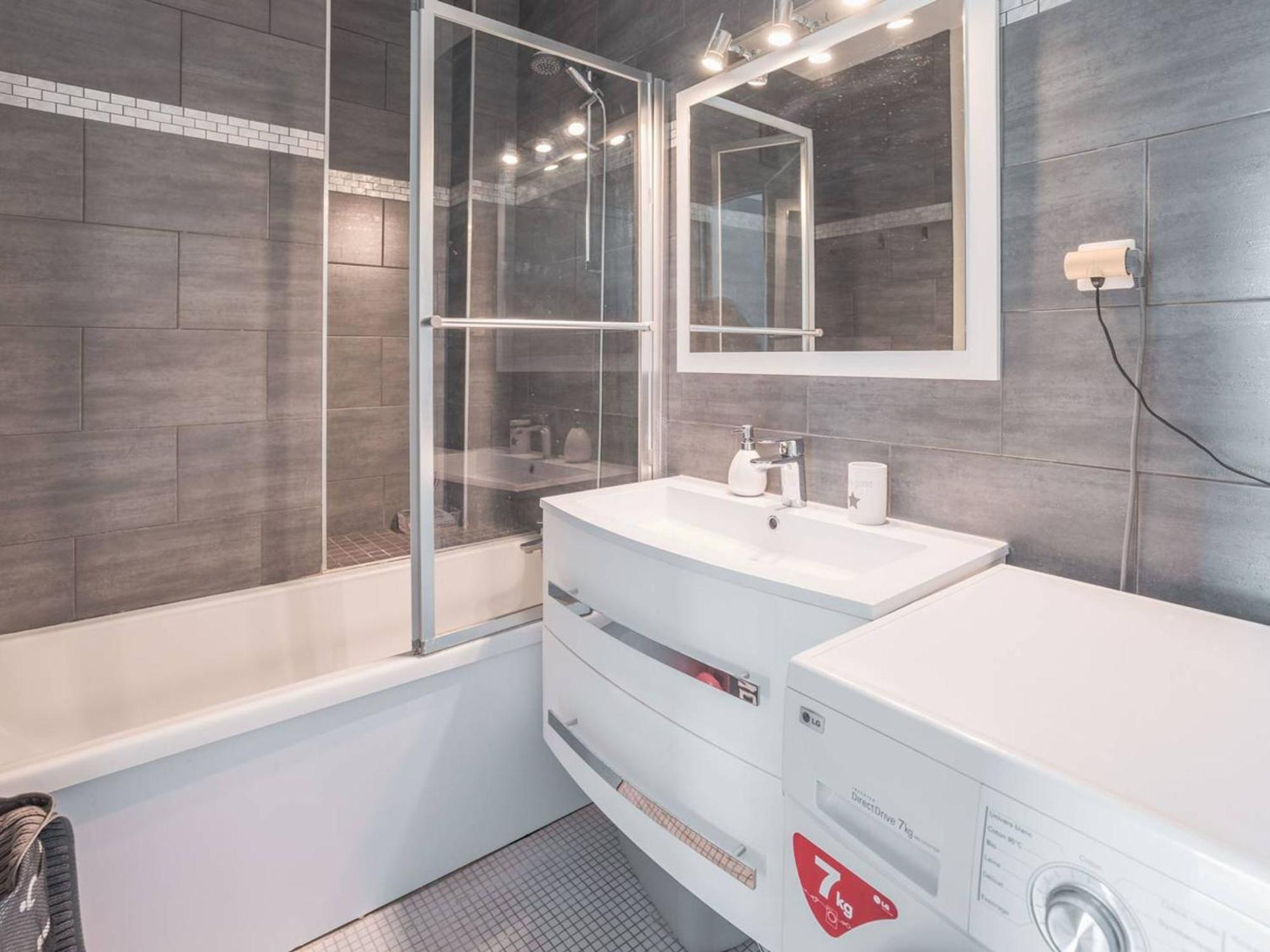 Lumineux Avec Cuisine Separee - Pres De La - Fr-1-821-3 Appartement *